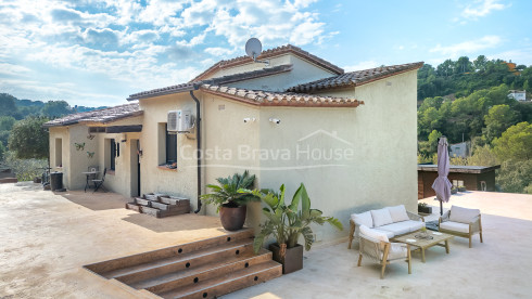 Huis met verwarmd zwembad en tuin in Residencial Begur