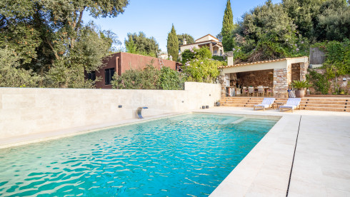 House with heated pool and garden in Begur Residential