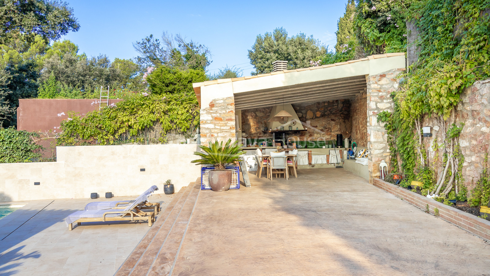 Huis met verwarmd zwembad en tuin in Residencial Begur