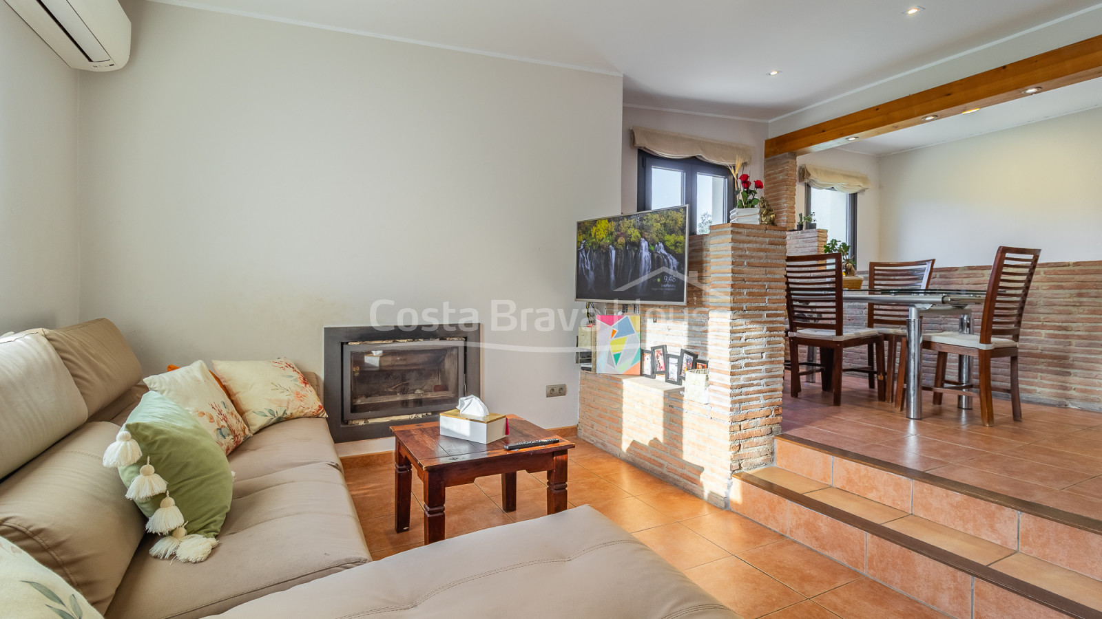 Huis met verwarmd zwembad en tuin in Residencial Begur