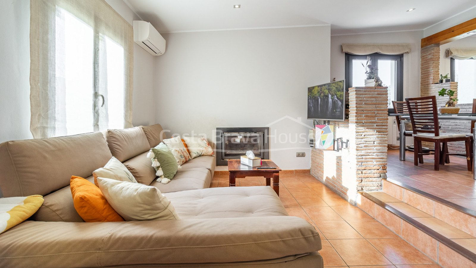 Huis met verwarmd zwembad en tuin in Residencial Begur