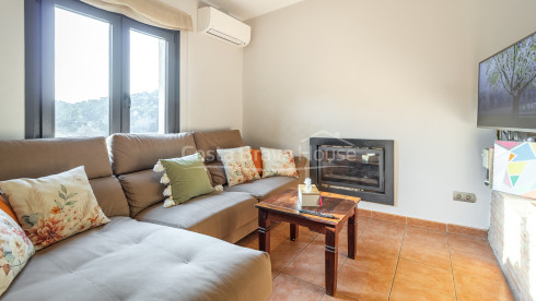 House with heated pool and garden in Begur Residential