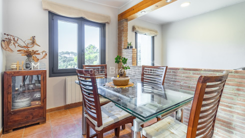 Casa amb piscina climatitzada i jardí a Begur Residencial