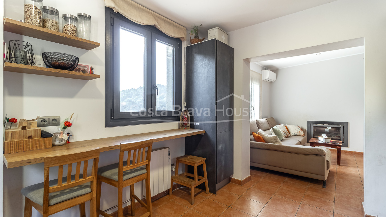 House with heated pool and garden in Begur Residential