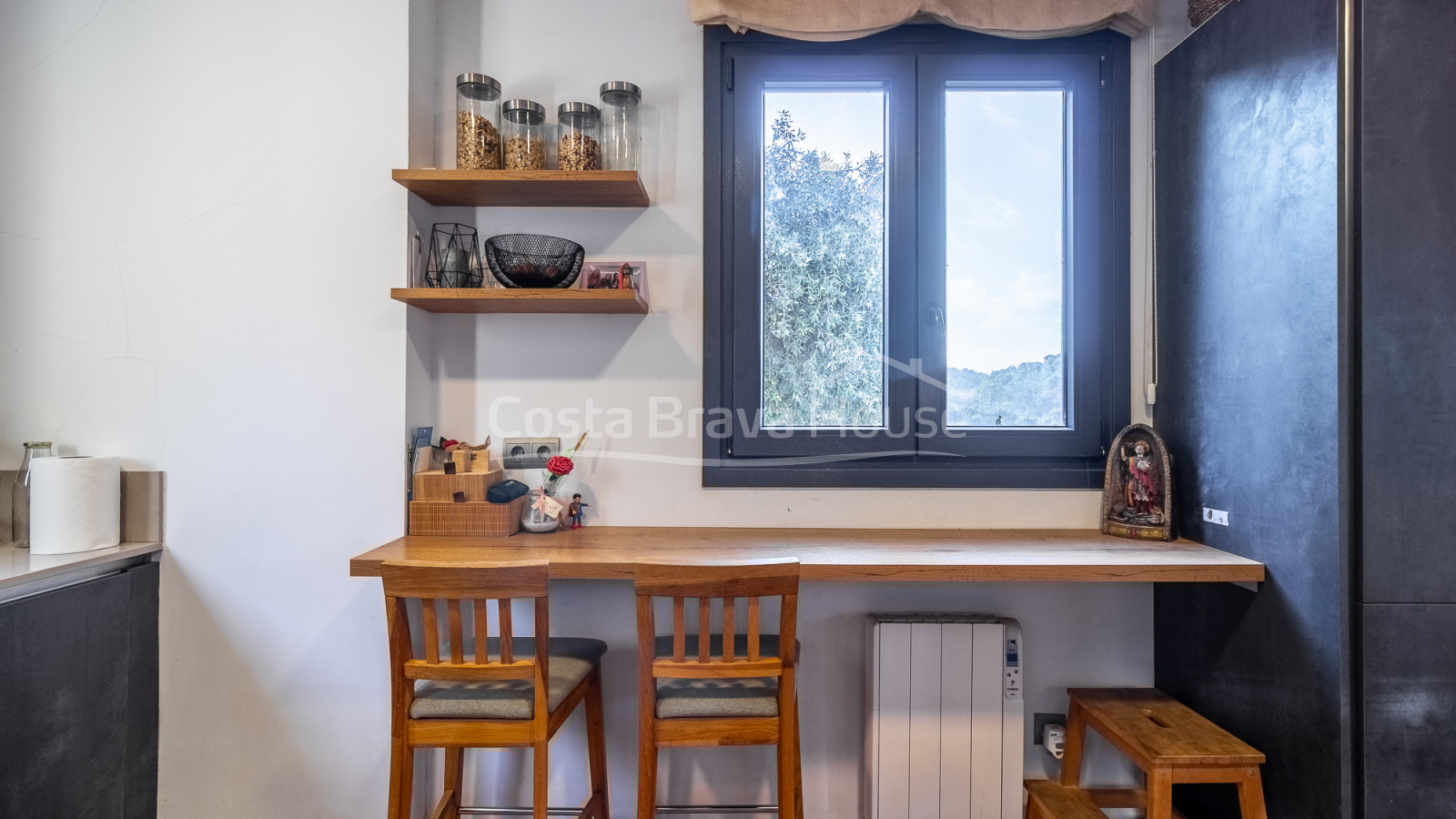 House with heated pool and garden in Begur Residential