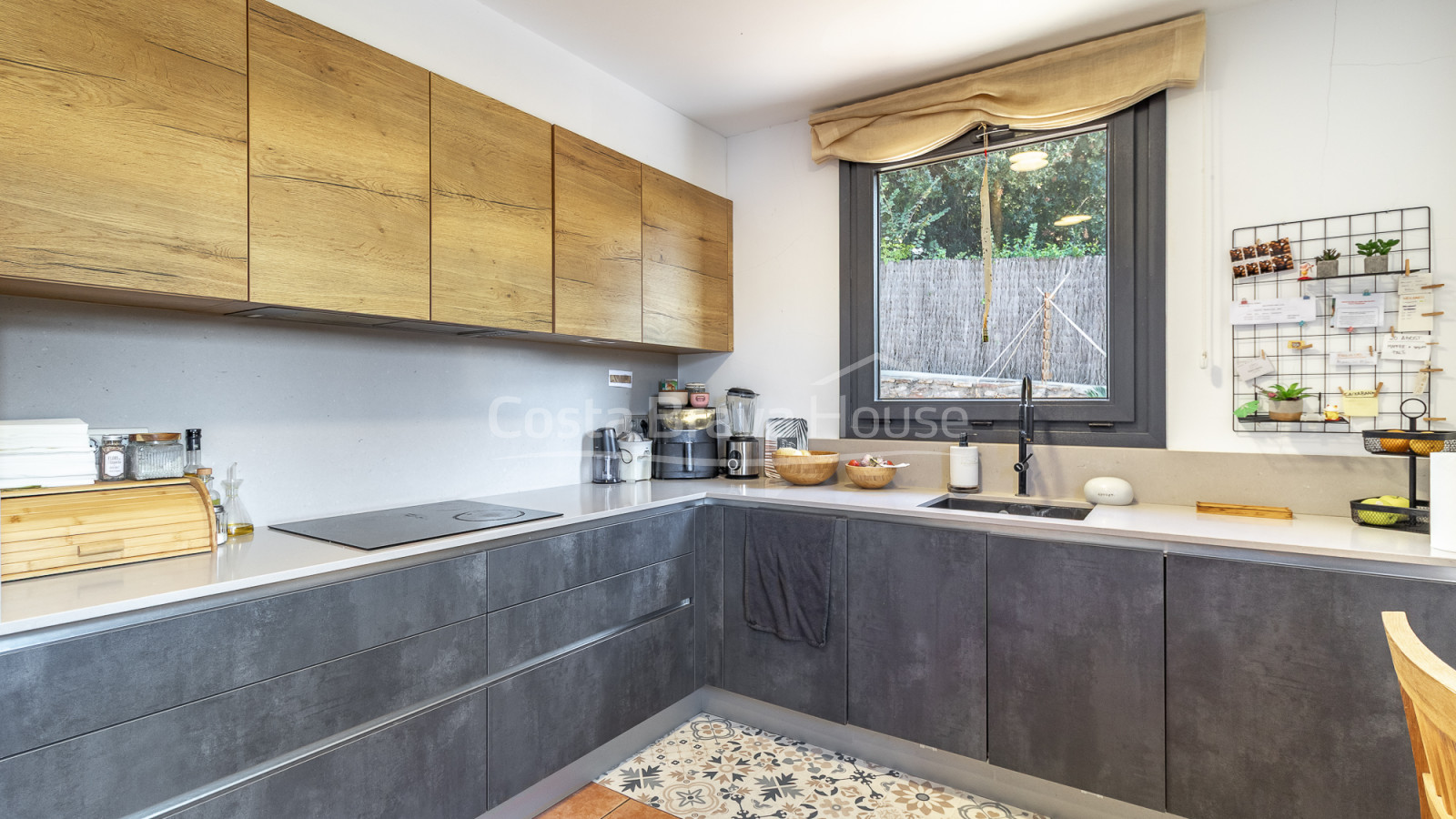 Huis met verwarmd zwembad en tuin in Residencial Begur