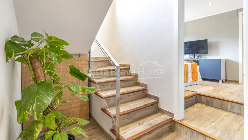 Huis met verwarmd zwembad en tuin in Residencial Begur