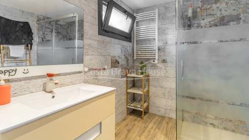 Casa con piscina climatizada y jardín en Begur Residencial