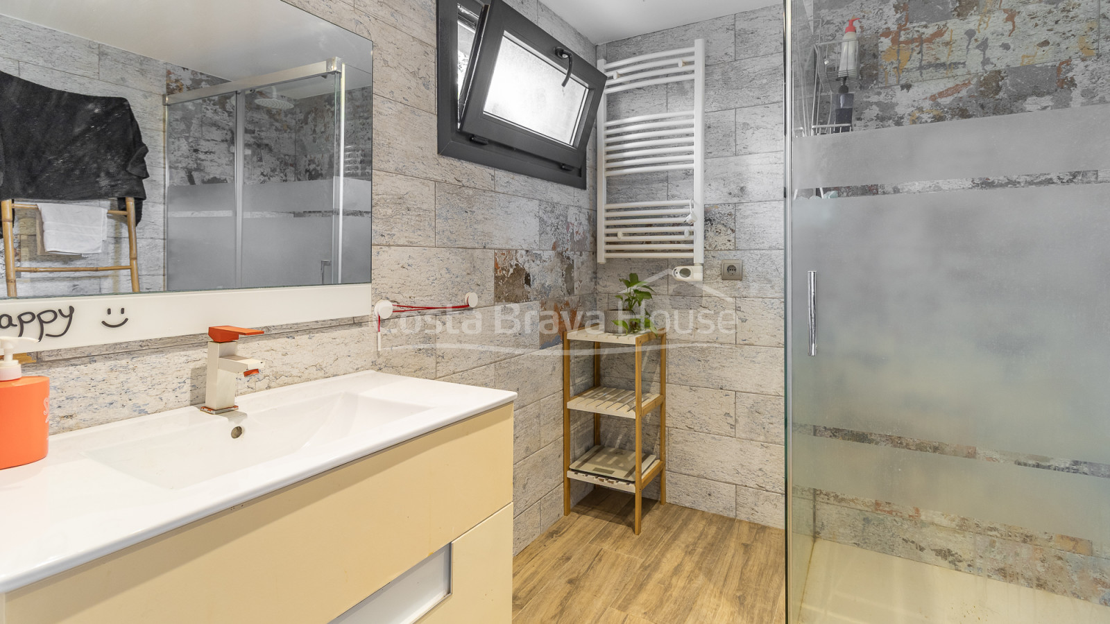Huis met verwarmd zwembad en tuin in Residencial Begur