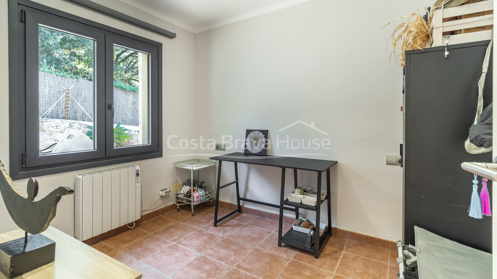 House with heated pool and garden in Begur Residential