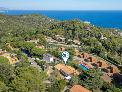 Maison méditerranéenne avec vue sur mer et jardin plat à vendre à Sa Tuna (Begur)