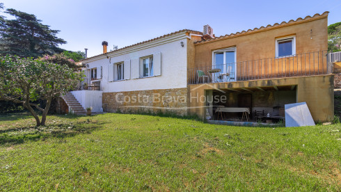 casa mediterránea con vistas al mar en venta en Begur Sa Tuna