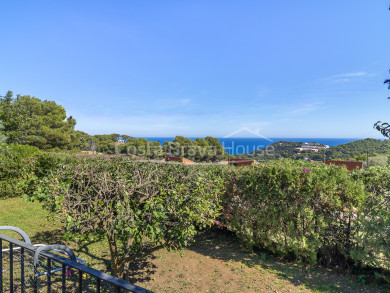 Mediterranean house with sea views and flat garden for sale in Sa Tuna (Begur)