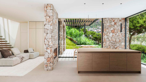 Moderne villa te koop in Sa Riera, Begur, met zwembad en zeezicht