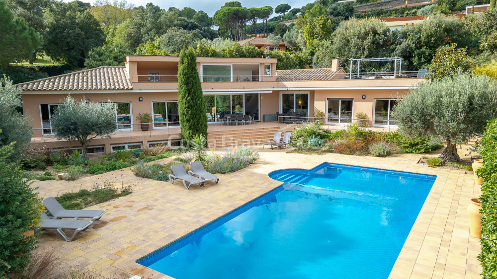 Casa mediterrània amb piscina i vistes al mar a Aiguablava Begur
