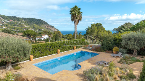 Maison méditerranéenne avec piscine et vue sur la mer à Aiguablava Begur