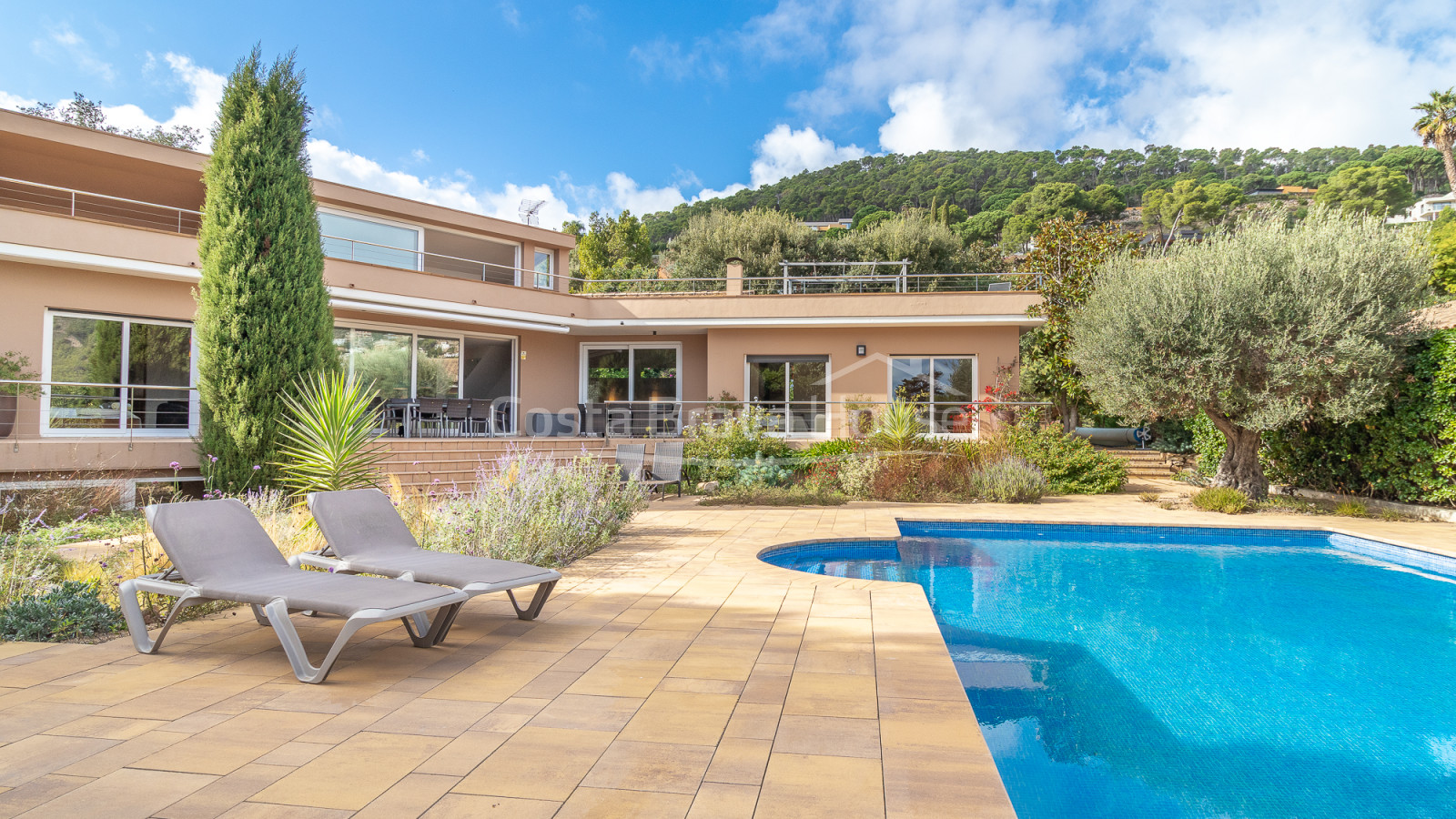 Casa mediterrània amb piscina i vistes al mar a Aiguablava Begur