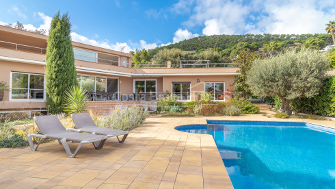 Casa mediterrània amb piscina i vistes al mar a Aiguablava Begur