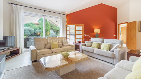 Casa mediterránea con piscina y vistas al mar en Aiguablava Begur