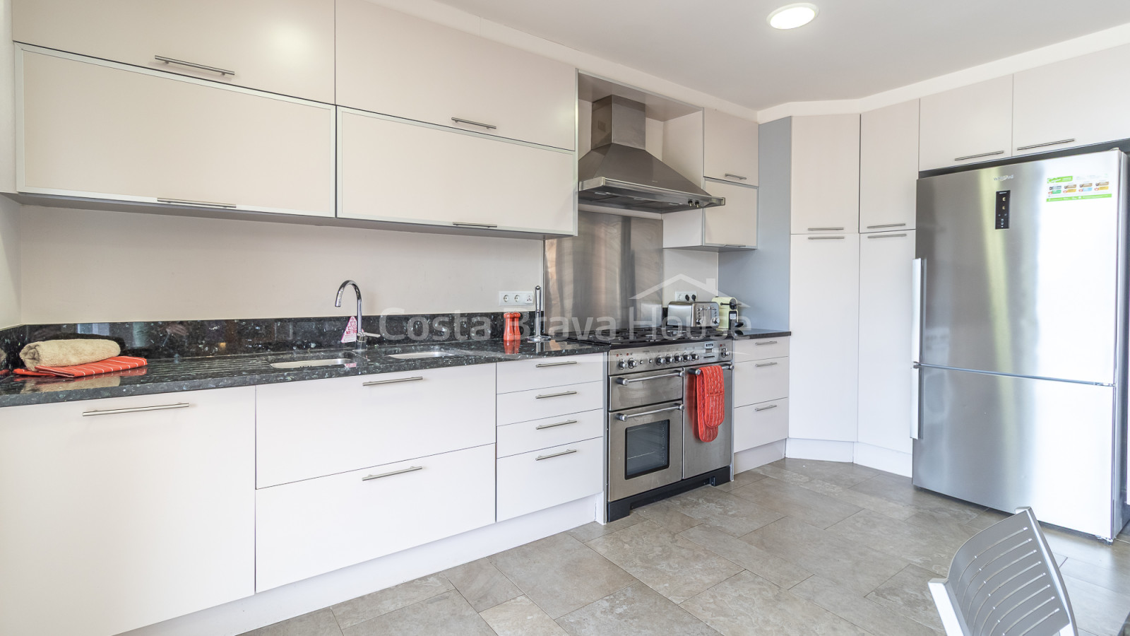 Casa mediterránea con piscina y vistas al mar en Aiguablava Begur