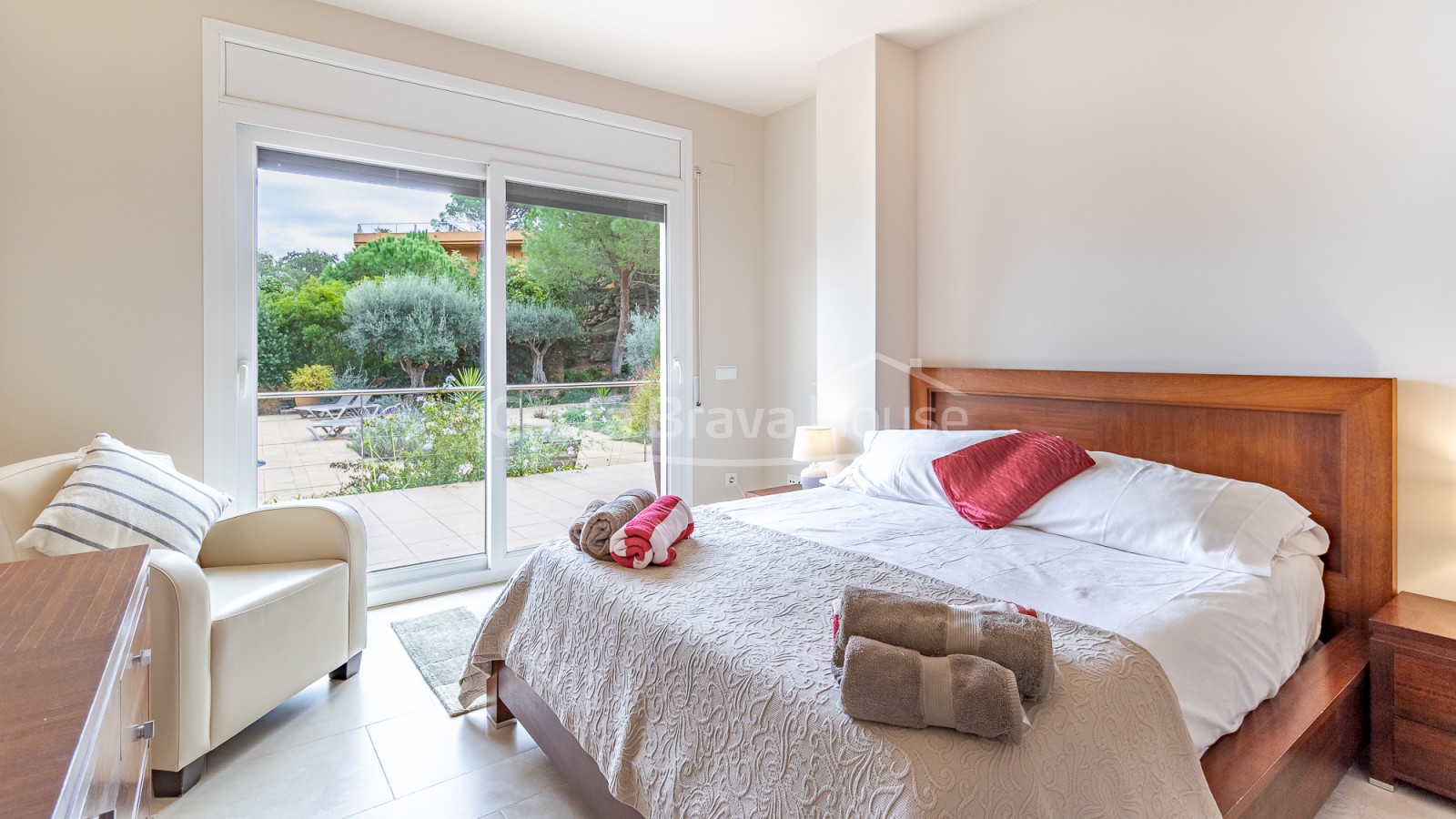 Casa mediterránea con piscina y vistas al mar en Aiguablava Begur