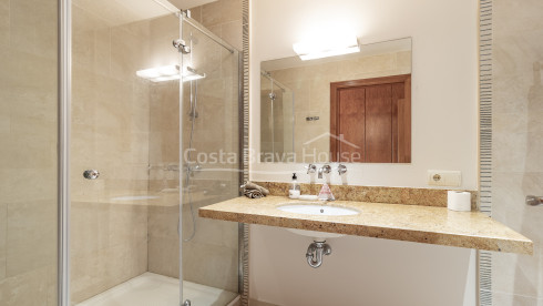 Casa mediterránea con piscina y vistas al mar en Aiguablava Begur