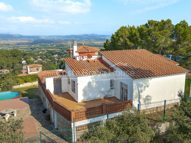 House for sale in Mas Tomasi with spacious terraces, open views and proximity to Pals and the Costa Brava beaches
