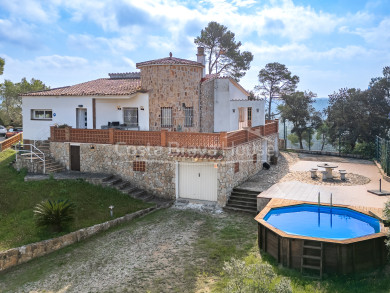 Maison à vendre à Mas Tomasi avec grandes terrasses, vues dégagées et proximité de Pals et des plages de la Costa Brava