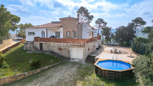 House for sale in Mas Tomasi with open views, large terraces and proximity to Pals and the beaches