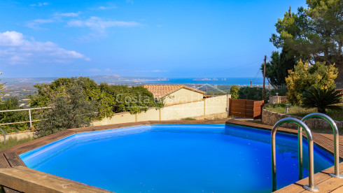 Maison à vendre à Mas Tomasi avec vues dégagées, grandes terrasses et proximité de Pals et des plages