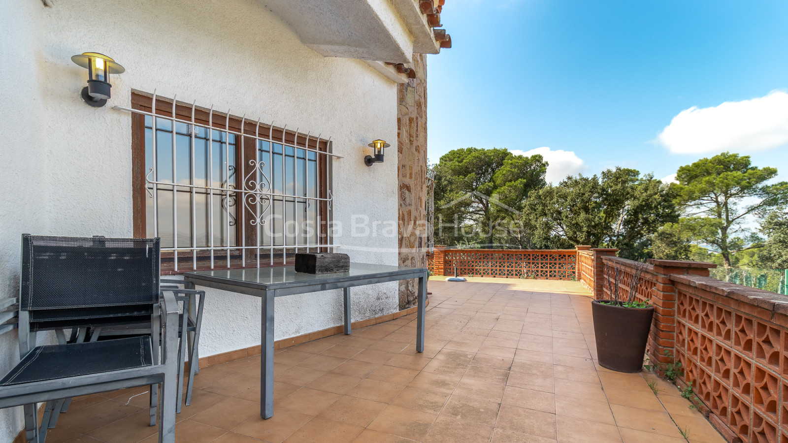 House for sale in Mas Tomasi with open views, large terraces and proximity to Pals and the beaches