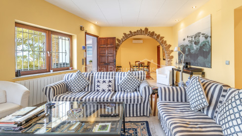 Maison à vendre à Mas Tomasi avec vues dégagées, grandes terrasses et proximité de Pals et des plages