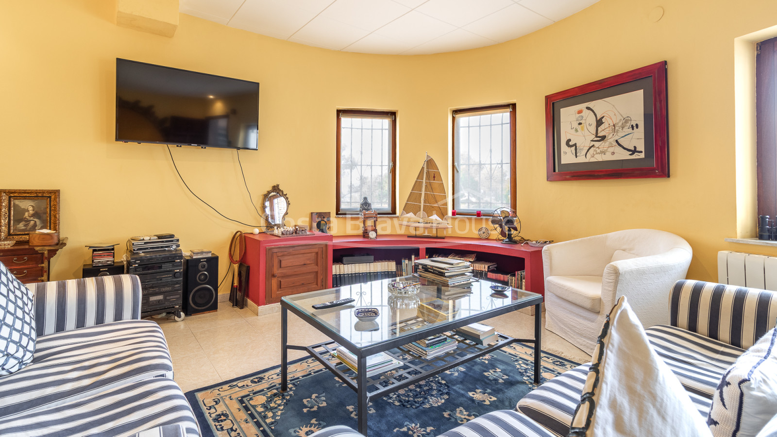 Casa en venta en Mas Tomasi con vistas despejadas, terrazas amplias y proximidad a Pals y playas