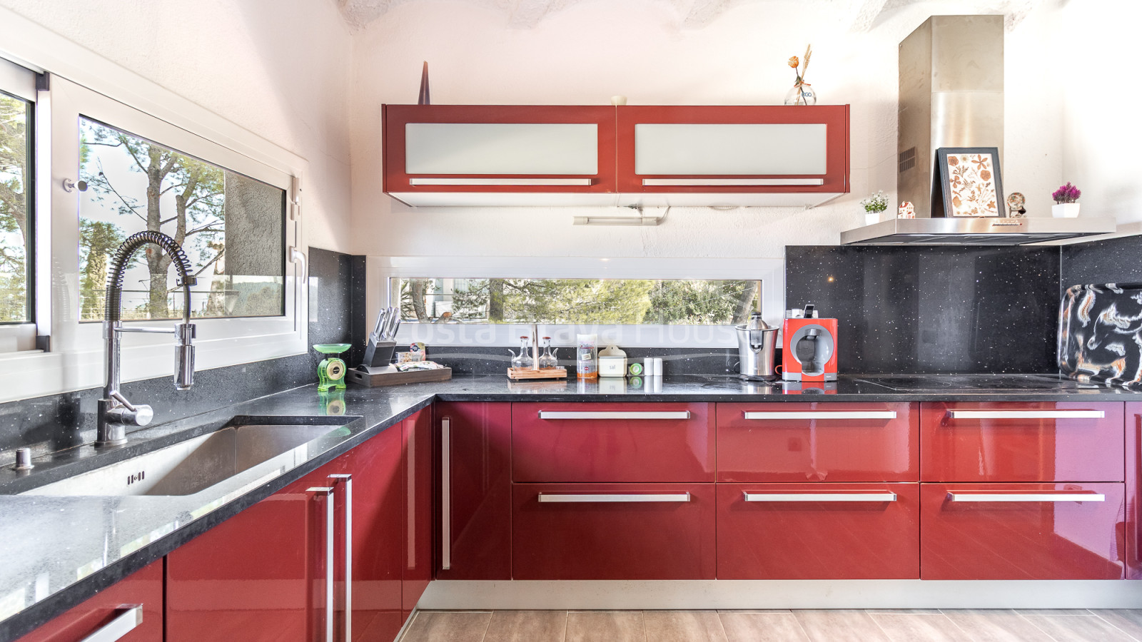 Maison à vendre à Mas Tomasi avec vues dégagées, grandes terrasses et proximité de Pals et des plages