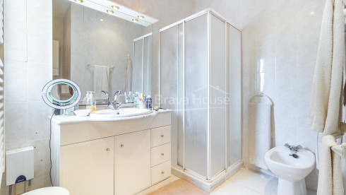 House for sale in Mas Tomasi with open views, large terraces and proximity to Pals and the beaches