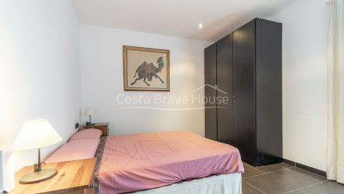 Villa contemporaine à vendre à Esclanyà avec architecture moderne et niveaux proches des plages