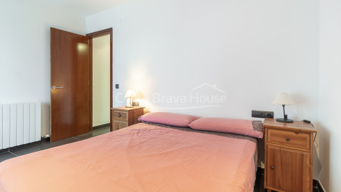 Contemporary villa for sale in Esclanyà with modern architecture and levels close to the beaches