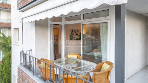 Apartamento en venta en Tamariu con gran cercanía a la playa y terraza con vistas al bosque