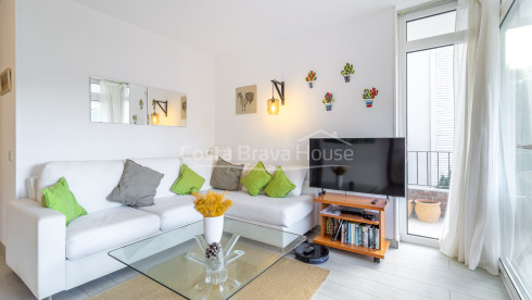 Apartament en venda a Tamariu amb gran proximitat a la platja i terrassa amb vistes al bosc