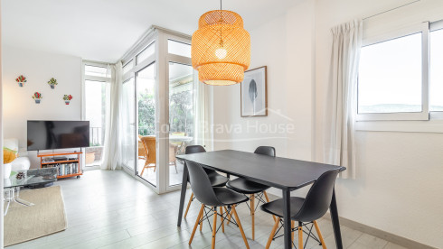 Apartament en venda a Tamariu amb gran proximitat a la platja i terrassa amb vistes al bosc