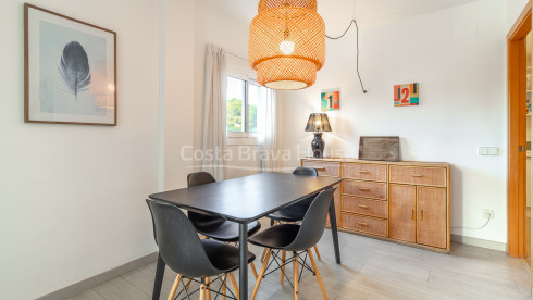 Apartment for sale in Tamariu with great proximity to the beach and terrace with forest views