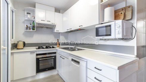 Appartement à vendre à Tamariu avec grande proximité de la plage et terrasse avec vue sur la forêt