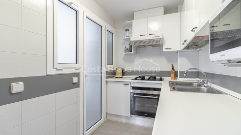 Apartamento en venta en Tamariu con gran cercanía a la playa y terraza con vistas al bosque