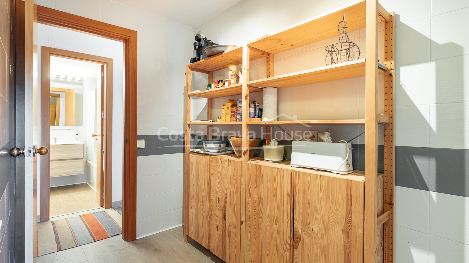 Apartment for sale in Tamariu with great proximity to the beach and terrace with forest views