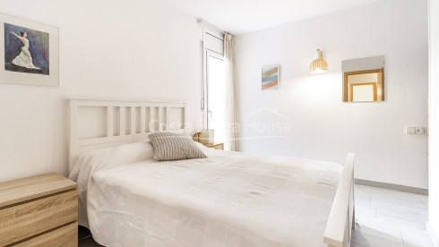 Appartement à vendre à Tamariu avec grande proximité de la plage et terrasse avec vue sur la forêt