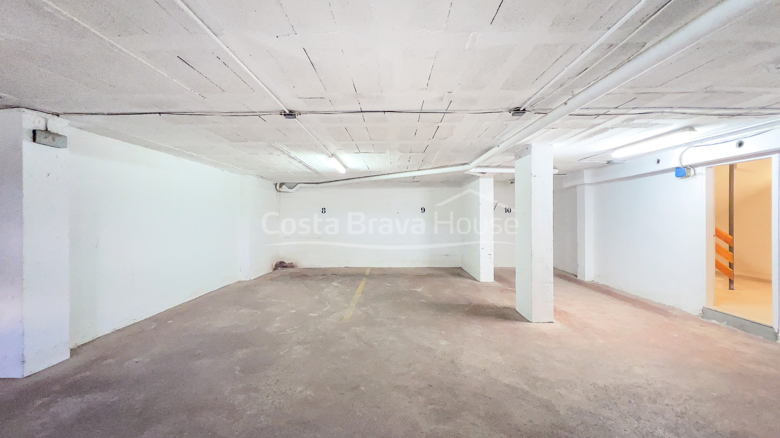 Appartement à vendre à Tamariu avec grande proximité de la plage et terrasse avec vue sur la forêt