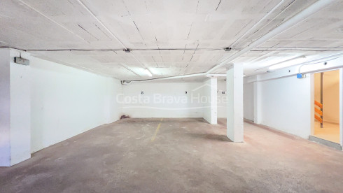 Appartement à vendre à Tamariu avec grande proximité de la plage et terrasse avec vue sur la forêt