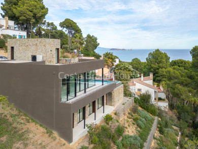 Maison neuve exclusive à Begur avec vue sur la mer et équipements haut de gamme à vendre