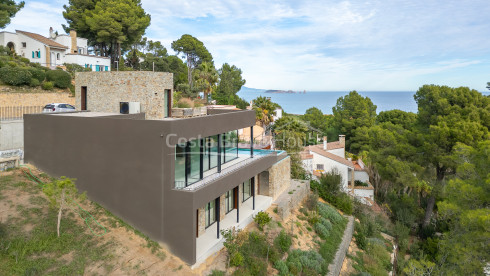 Maison neuve à Begur avec vue sur la mer et équipements haut de gamme à vendre