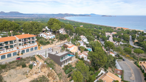 Maison neuve à Begur avec vue sur la mer et équipements haut de gamme à vendre